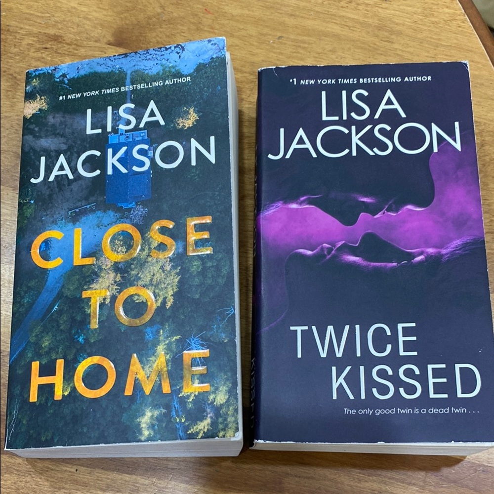 Bundle off 2, Lisa Jackson, paperback books.